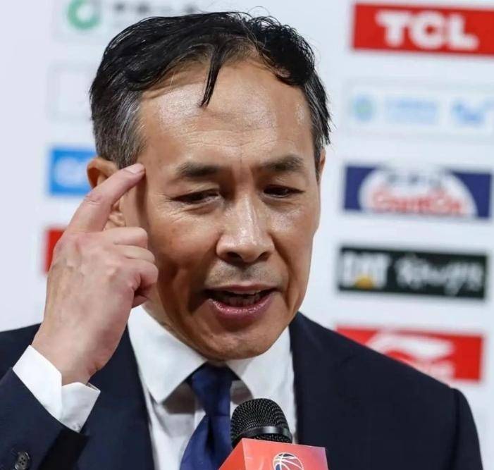 乐鱼官网-F1车队技术犯规送分，羽毛球队主帅怒摔战术板！