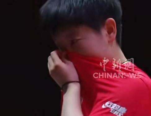 乐鱼官网-孙颖莎刷新世界纪录，马龙教练激动落泪！